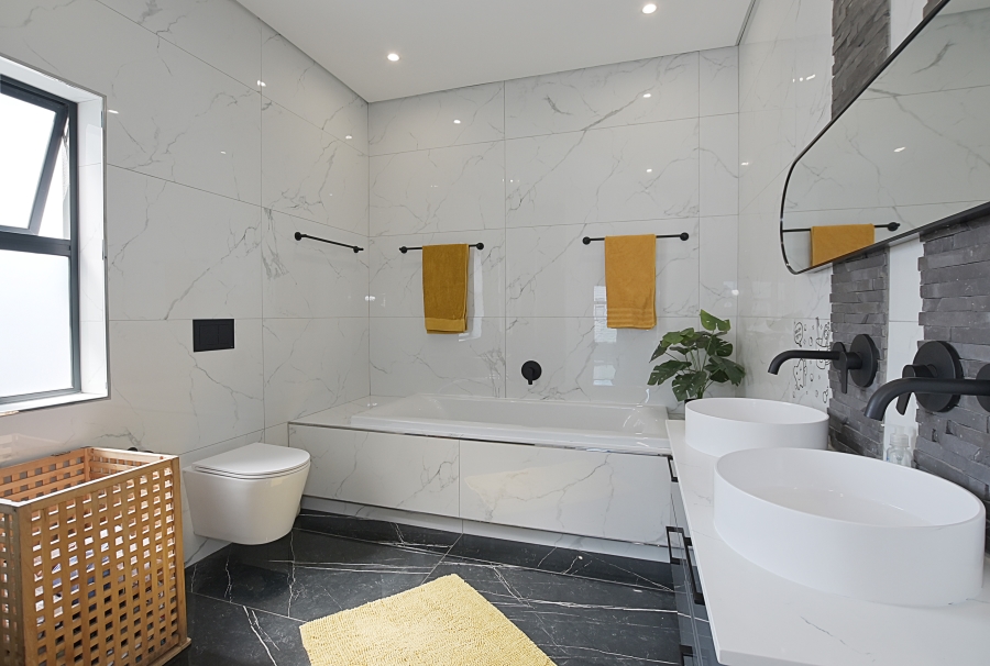 5 Bedroom Property for Sale in Sandown Western Cape